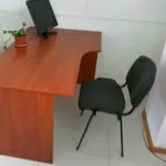 Продается офисное оборудование(диваны кожаные, столы, компьютеры)