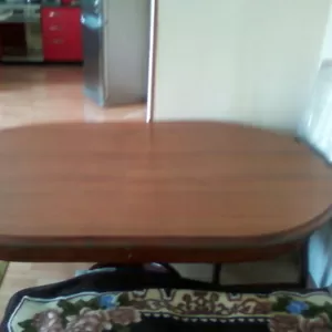 Продам стол гостинный раздвижной (натуральное дерево) 