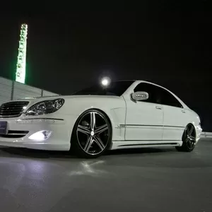 Элитный автомобиль  Mercedes-Benz S600  W220 Long 2005 белого/черного 