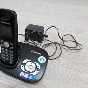Телефон трубка Panasonic с зарядной базой. Автоответчик. Кнопочный.