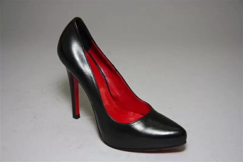 Актуальная коллекция женской обуви оптом 2012 года. Италия. 2