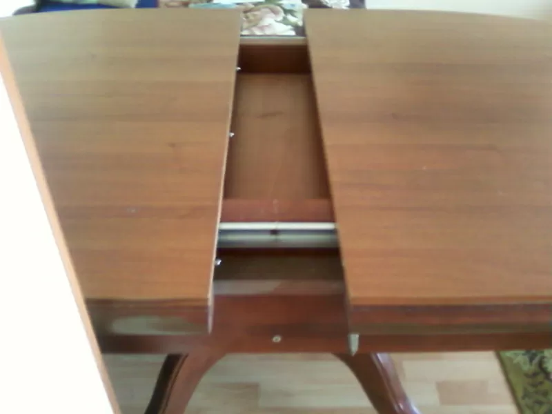 Продам стол гостинный раздвижной (натуральное дерево)  2