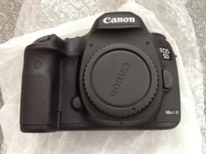 Canon EOS 5D Mark III 22.3MP Digital SLR Camera body