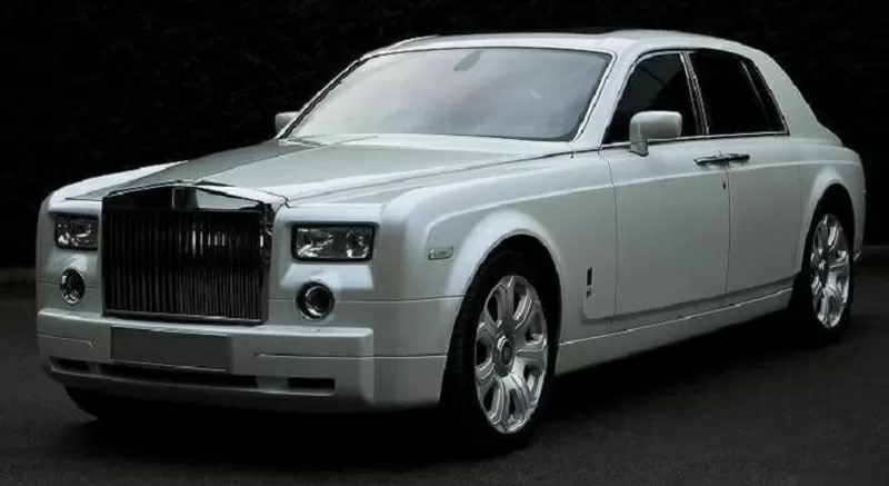 Прокат автомобиля Rolls-Royce Phantom белого/черного цвета для свадьбы