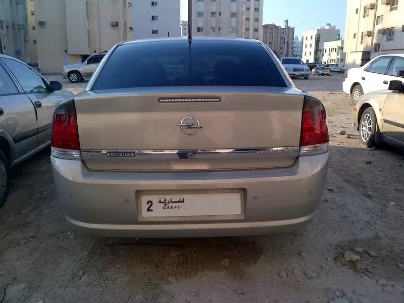 OPEL VECTRA 2010 MODEL FOR SALE (URGENT). 5