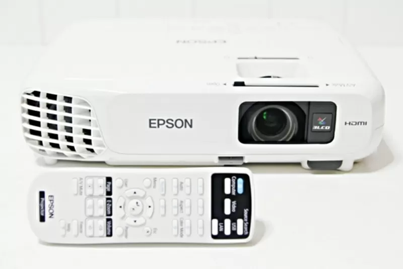 Продам проектор Epson + автоматический экран 3*3 м 2