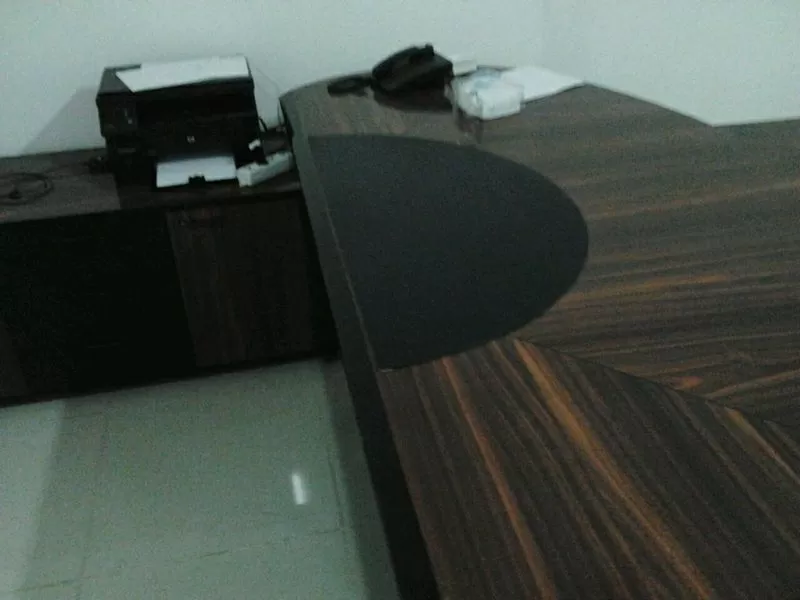 офисная мебель: стол,  приставка для техники,  конференс приставка,  шкаф