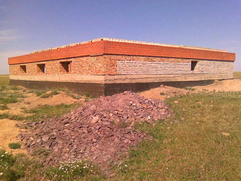 Земельный участок в поселке Каражар и недостроенный дом 2