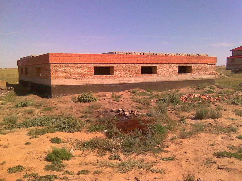 Земельный участок в поселке Каражар и недостроенный дом 3