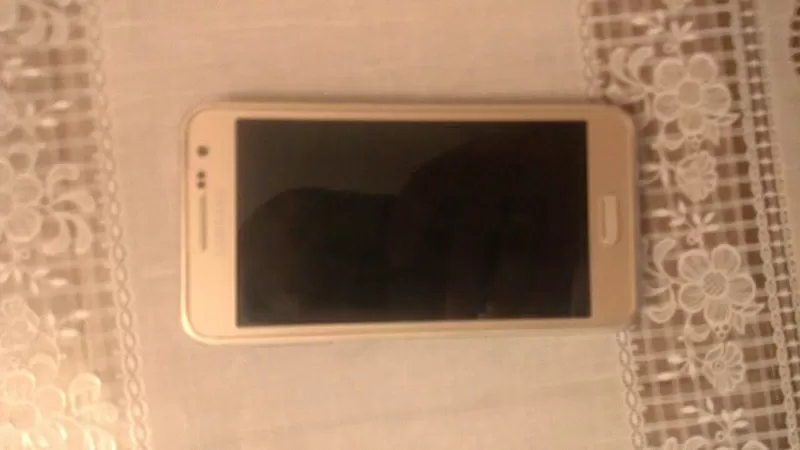 Продам новый Samsung Galaxy A3 Gold