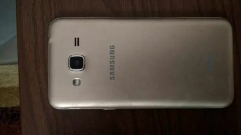 Продам телефон Samsung J3. 4