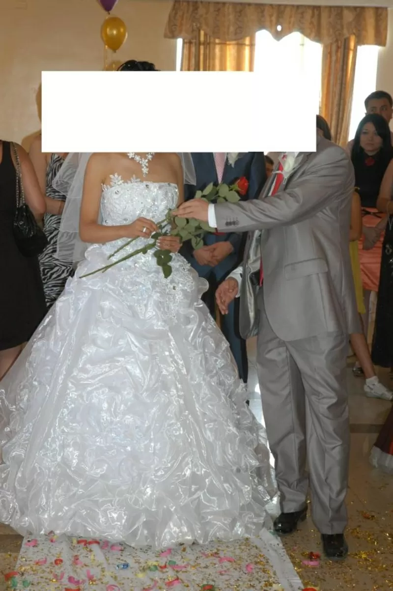 продам шикарное обалденное свадебное платье   в астане